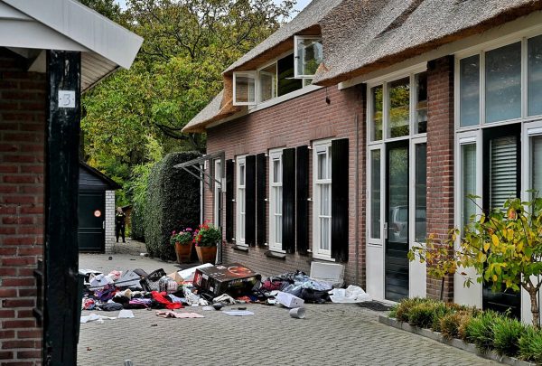 Man gooit complete inboedel uit huis in Haaren