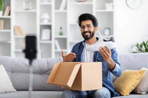 De stille decemberdrukte is al begonnen: bedrijven bestellen massaal hun kerstpakketten * De stille decemberdrukte is al begonnen: bedrijven bestellen massaal hun kerstpakketten *