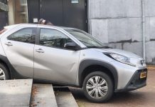 Auto vast op trap Lindeplein Oisterwijk