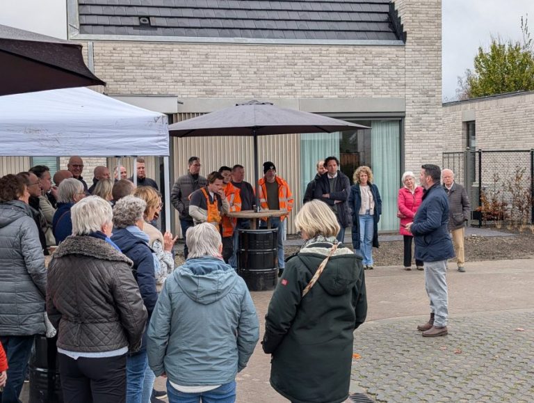 Gemeente Oisterwijk: Opening hofje Scheepersdijk met tien levensloopbestendige woningen