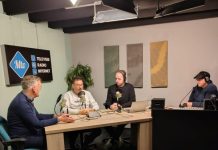 Burgemeester bezoekt 1500ste uitzending Moergestel Radio