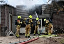 Brandweer Oisterwijk blust brand bij roeivereniging Hilvarenbeek