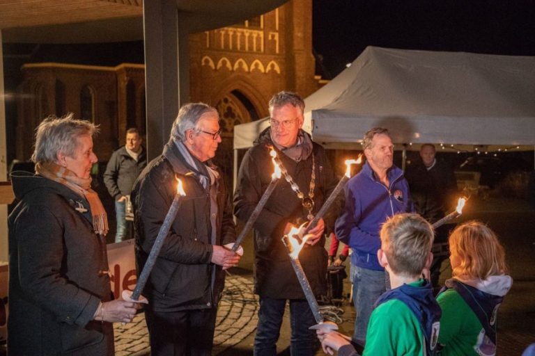 Gemeente Oisterwijk: Geslaagde eerste editie van ‘Fakkels voor Vrede’ in Haaren