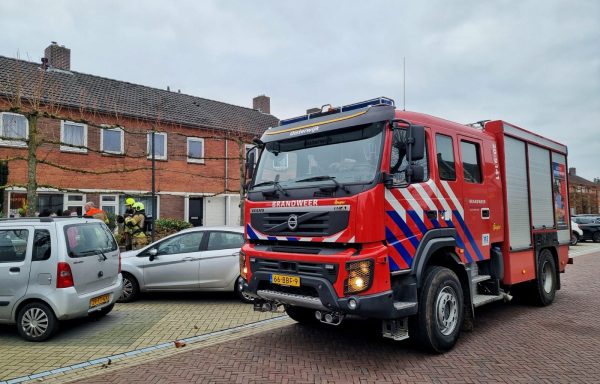Brandweer voor meting naar gaslucht in woning Oisterwijk