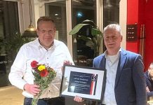 Bijzondere waardering voor Trinitas verzorger Berry en erelid Maikel