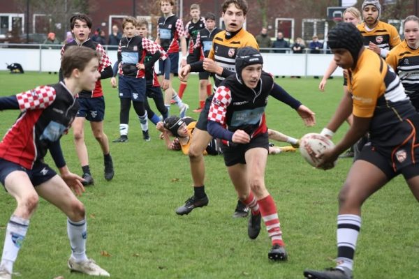 Oisterwijkse rugby Oysters werken hard!