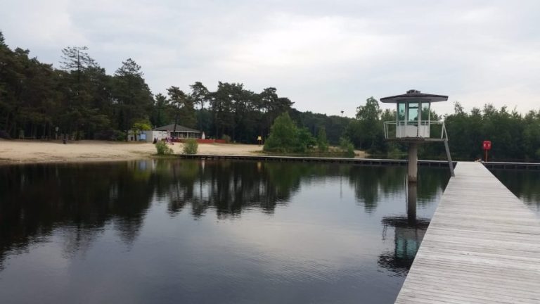 Gemeente wil niet en sluist badmeesterhokje Staalbergven door aan Natuurmonumenten (Update)