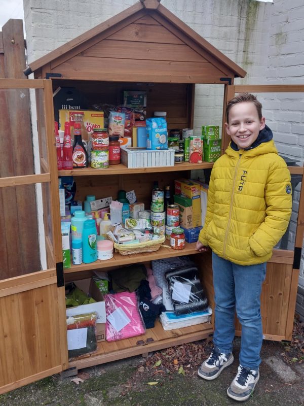 Maurice (9) uit Haaren maakt eigen ‘voedselbank’