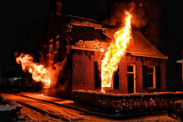 Uitslaande woningbrand Haaren (Update)