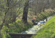 Politie onderzoekt afvaldumping Moergestel Politie onderzoekt afvaldumping Moergestel