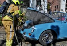 Brand Porsche oldtimer in centrum Oisterwijk Brand Porsche oldtimer in centrum Oisterwijk