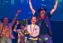 Olivier van Bunders Oisterwijk wint Lees en Vertel voor doven en slechthorenden Olivier van Bunders Oisterwijk wint Lees en Vertel voor doven en slechthorenden