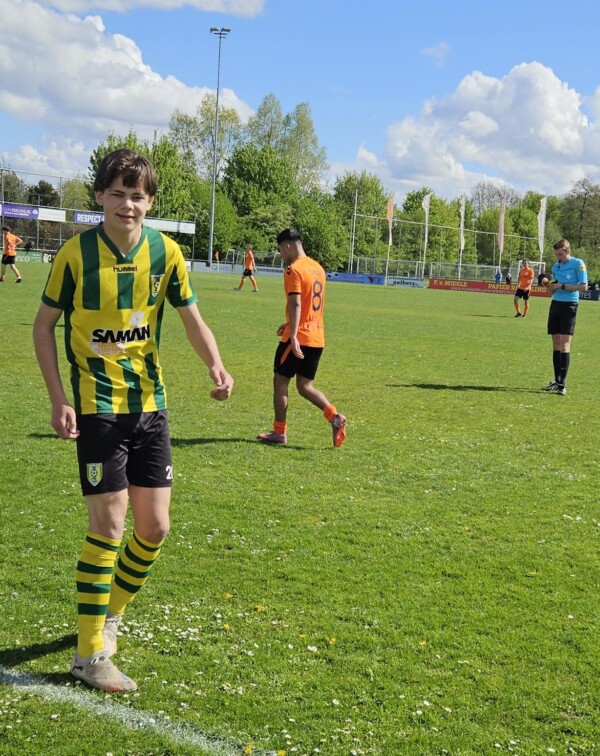 Nemelaer Haaren speelt weer gelijk