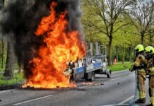 Werkbus in brand op N65 Oisterwijk – Haaren Werkbus in brand op N65 Oisterwijk – Haaren