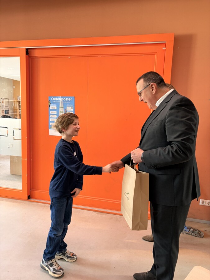 Gemeente Oisterwijk: Oisterwijkse Olivier (11) in het zonnetje gezet na finalewinst in landelijke voorleeswedstrijd