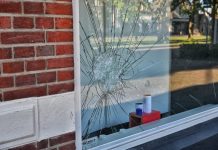 Raadsleden FvD Oisterwijk grijpen vandaal in de kraag Raadsleden FvD Oisterwijk grijpen vandaal in de kraag
