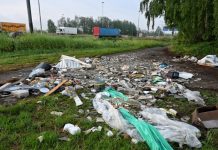 Enorme puinhoop na afvaldump Oisterwijk – Tilburg Enorme puinhoop na afvaldump Oisterwijk – Tilburg