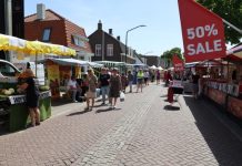 Bezoekers Jaarmarkt Haaren hadden zon op de bol Bezoekers Jaarmarkt Haaren hadden zon op de bol