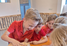 Bevers bakken koekjes bij Scouting Oisterwijk Bevers bakken koekjes bij Scouting Oisterwijk